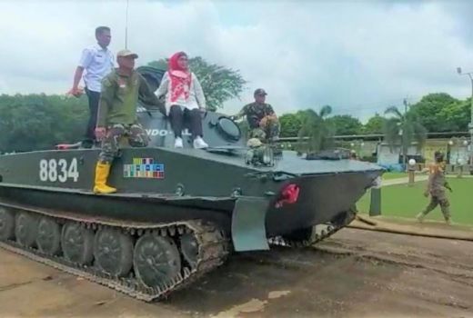 Lur, Tank dan Meriam Tiba di Alun-alun Batang, Yuk Lihat! - GenPI.co JATENG