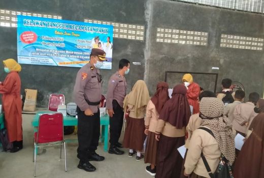Polres Magelang Beri Vaksin Hampir 2.000 Anak di GOR Gumelem - GenPI.co JATENG