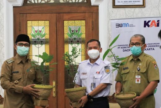 Mantap! Daop 6 Salurkan Bantuan 18.000 Bibit Pohon di Temanggung - GenPI.co JATENG