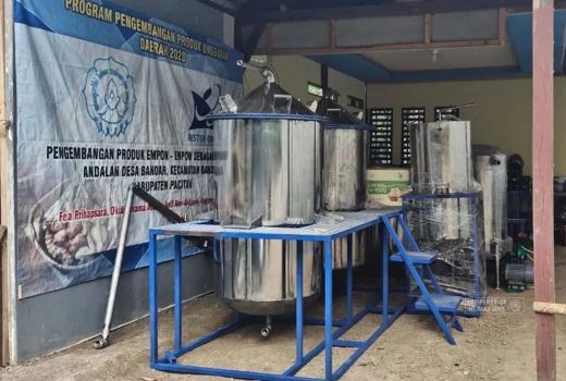 Mantap! UNS Solo Dampingi Petani Pacitan Olah Kunyit Jadi Atsiri - GenPI.co JATENG