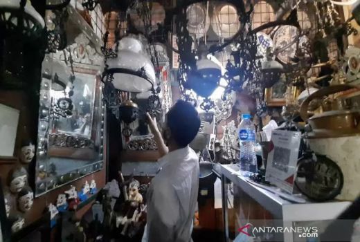 Serunya Berburu Barang Antik di Pasar Triwindu Solo - GenPI.co JATENG