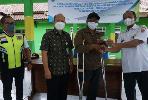 Dana CSR BPJS Ketenagakerjaan Kaver 135 Pekerja Rentan di Batang - GenPI.co JATENG