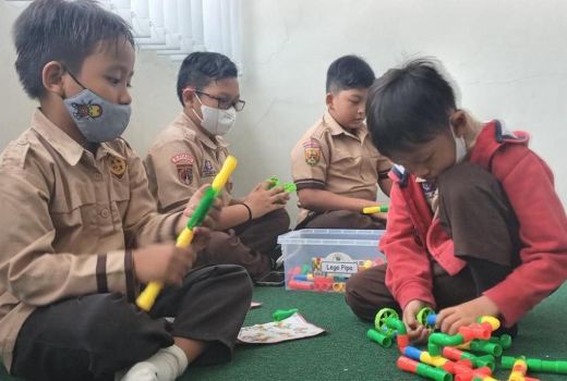 Disperpuska Batang Perbaiki Fasilitas Anak-Anak, Makin Nyaman! - GenPI.co JATENG