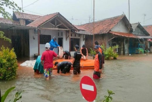 Kerap Banjir, Jalan Angkatan 66 Pekalongan Diperbaiki Tahun Ini - GenPI.co JATENG