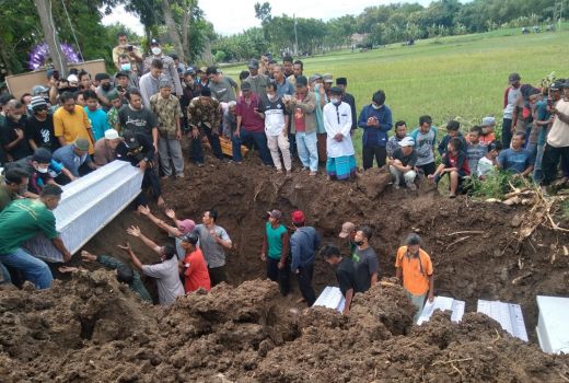 Korban Kecelakaan Bus Dimakamkan Massal di Sukoharjo, Duh Nyesek! - GenPI.co JATENG