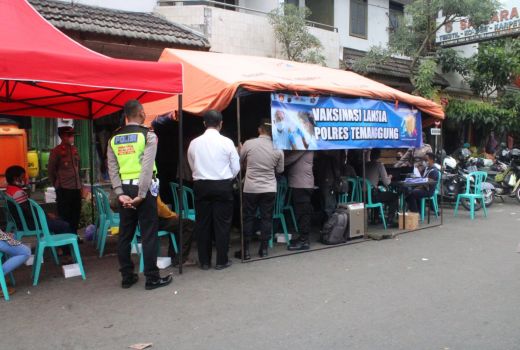 Polres Temanggung Gelar Vaksinasi di Pasar Tradisional, Yuk Ikut! - GenPI.co JATENG