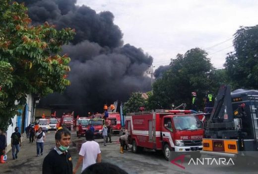 Alhamdulillah, Kebakaran Pabrik Plastik di Pati Nihil Korban Jiwa - GenPI.co JATENG