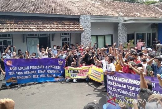 Tanpa ODOL, Harga Pasir Jadi 2 Kali Lipat, Begini Kata Sopir Truk - GenPI.co JATENG