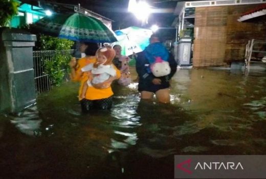 Hujan Deras Semalam di Batang Picu Longsor & Rendam Puluhan Rumah - GenPI.co JATENG