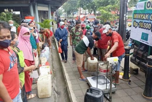 Operasi Pasar 18 Ton Minyak Goreng, Kemendag: Jual Sesuai HET - GenPI.co JATENG