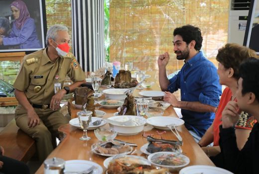 Reza Rahadian Kulanuwun ke Ganjar, Ngomongin Apa Ya? - GenPI.co JATENG