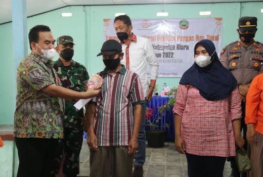 BPNT Disalurkan via Pos, Bupati Blora: untuk Beli Beras, Telur - GenPI.co JATENG
