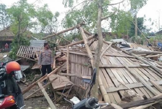 Puting Beliung Rusak Ratusan Rumah di Pati, Kerugian Ro2,8 M - GenPI.co JATENG