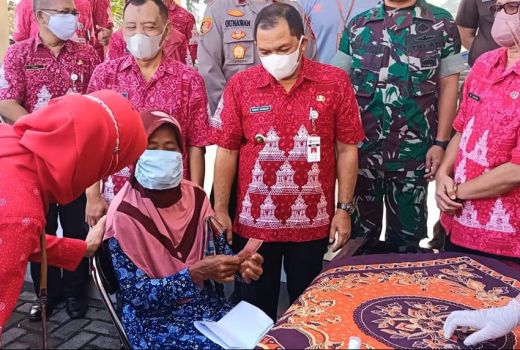 BPNT Berupa Uang Tunai, Bupati Semarang: Jangan Buat Beli HP! - GenPI.co JATENG