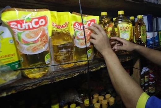 Kudus Larang Pedagang Jual Minyak Goreng Paketan Produk Lain - GenPI.co JATENG