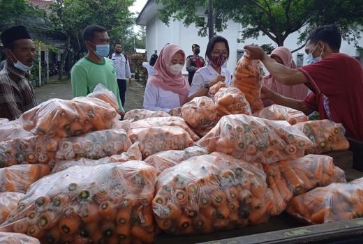 Harga Anjlok, Petani Selo Jual Wortel di Kantor Pemkab Boyolali - GenPI.co JATENG