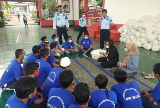 Mantap! WBP LP Kelas IIB Batang Dilatih Packing Cotton Buds - GenPI.co JATENG