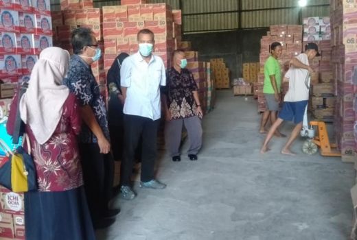 Jos! Demak Kucurkan 6.000 Liter Minyak Goreng di Operasi Pasar - GenPI.co JATENG