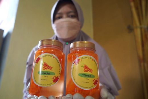 Emak-Emak Selo Olah Wortel Jadi Manisan, Harganya Lebih Manis! - GenPI.co JATENG