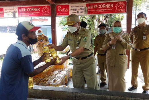 Operasi Pasar 4.000 Liter Minyak Goreng Banjarnegara Laris Manis - GenPI.co JATENG