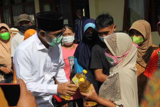 Tenang Bu! Operasi Pasar Minyak Goreng di Temanggung Berlanjut - GenPI.co JATENG