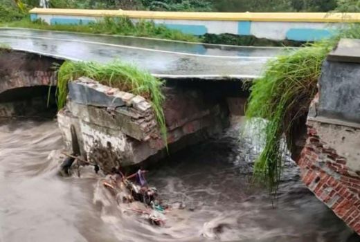 Jembatan Kadirejo Klaten Rusak, Motor dan Mobil Dilarang Lewat - GenPI.co JATENG