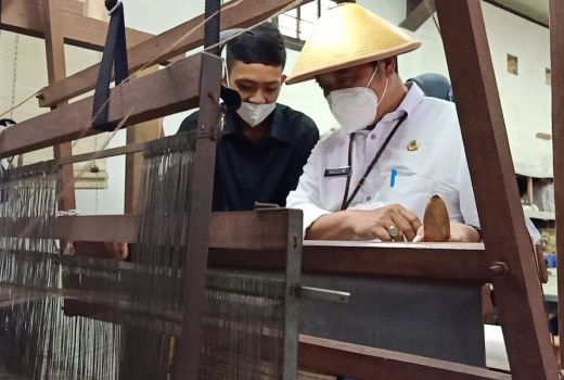 Yuk Main ke Rumah Tenun Magelang, Eduwisata Pengolahan Serat Alam - GenPI.co JATENG