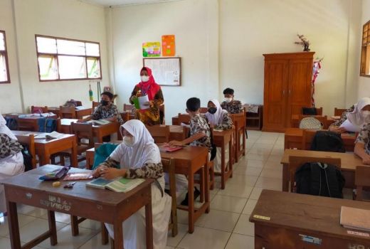 Sekolah Kembali Gelar PTM, Begini Dampak Positif Bagi Siswa - GenPI.co JATENG