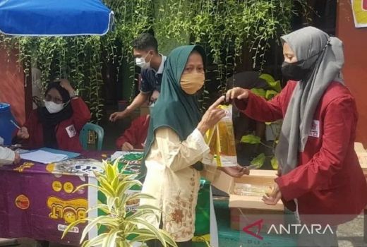 2.500 Keluarga di Mejobo Jadi Target Distribusi Minyak Goreng - GenPI.co JATENG