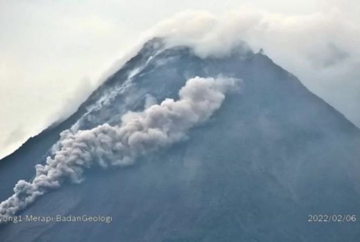 Waspada Lur! Gunung Merapi Luncurkan Lava Pijar 13 Kali - GenPI.co JATENG