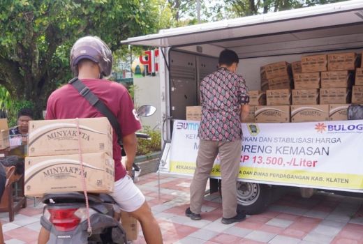 Operasi Pasar Minyak Goreng Klaten, Tiap UMKM Dijatah 2-5 Karton - GenPI.co JATENG