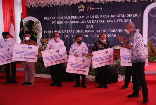 Ganjar Beri Rp 1 Miliar untuk 35 Daerah di Jateng, Buat Apa Ini? - GenPI.co JATENG