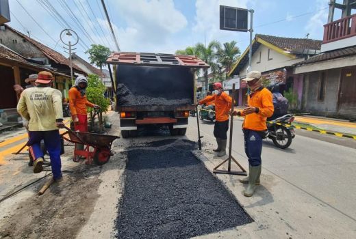 Pemprov Jateng Ngaku Tak Ada Jalan Rusak Berat, Begini Kondisinya - GenPI.co JATENG
