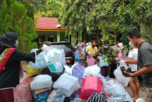 DLH Demak Sediakan Bibit Tanaman Ditukar Botol, Laris Manis! - GenPI.co JATENG