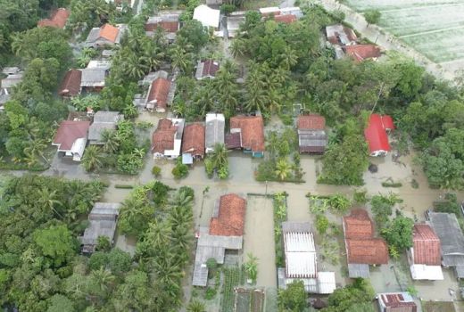 Alhamdulillah, Air Tak Pasang Bikin Banjir di Cilacap Mulai Surut - GenPI.co JATENG