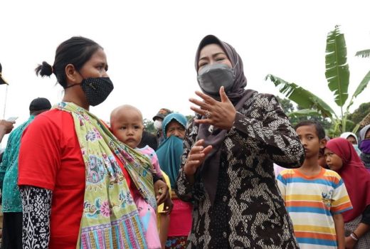 Tanah Bergerak di Brebes Rusak 45 Rumah, Ini Solusi Bupati Idza - GenPI.co JATENG