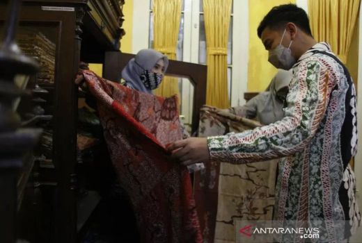 Begini Tips Simpan Baju Batik Idaman agar Tetap Awet - GenPI.co JATENG