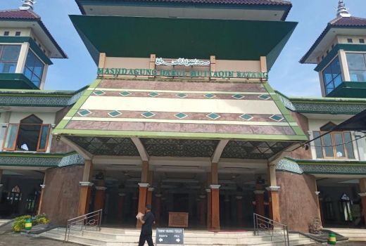 DMI Batang: Tak Ada Pembatasan, Saf Salat Kembali Normal - GenPI.co JATENG