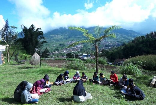 Mengaji Alquran di Alam Terbuka Pacu Konsentrasi Anak - GenPI.co JATENG