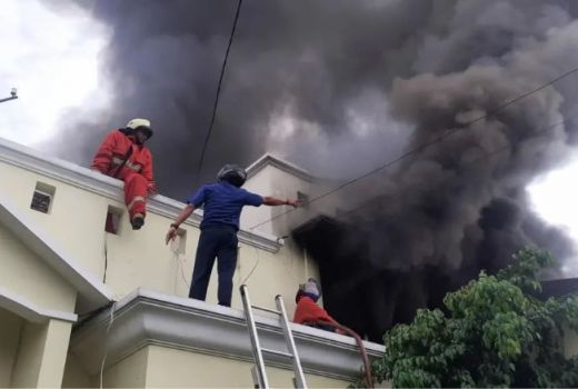 Serba Bisa! Dinas Damkar Solo Layani 24 Jam, Ini Kontaknya - GenPI.co JATENG