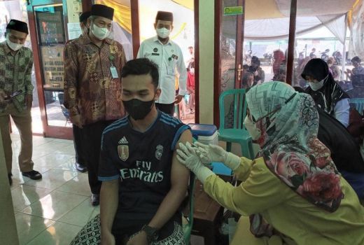 Kemenag Batang Genjot Vaksinasi 1.000 Dosis - GenPI.co JATENG