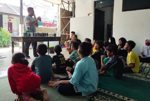 Dorong Swasembada Pangan, Anak-anak Banyumas Dilatih Aquaponik - GenPI.co JATENG