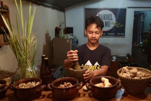 Kedai Bakoel Jamu Batang, Kala Minum Jamu Tak Lagi Pahit - GenPI.co JATENG