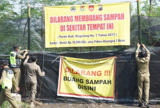 TPS Setro Ditutup, Warga Nekat Buang Sampah Didenda Rp50 Juta - GenPI.co JATENG