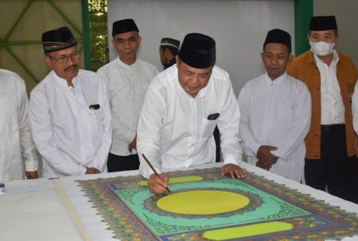 Kunjungi UNSIQ Wonosobo, Bupati Karanganyar Pesan Alquran Raksasa - GenPI.co JATENG