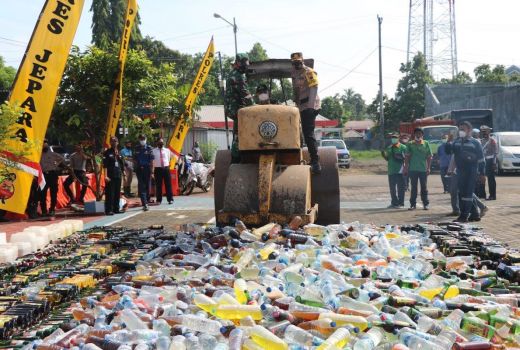 Edyan! 5.459 Botol Miras di Jepara Dimusnahkan - GenPI.co JATENG