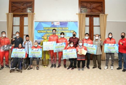Jelang Lebaran, Atlet Peparnas 2021 Cilacap Terima Tali Asih - GenPI.co JATENG