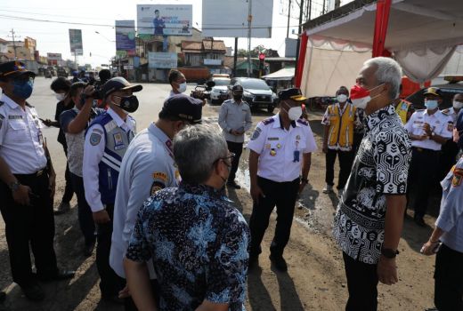 Waduh! Ganjar Dapati Jalur Alternatif Mudik Ini Rusak - GenPI.co JATENG