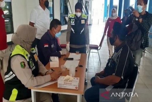 Kesehatan Sopir dan Awak Bus Angkutan Mudik di Solo Diperiksa - GenPI.co JATENG