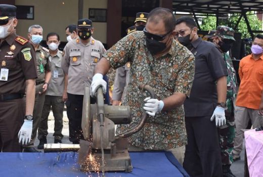 Jelang Lebaran, Miras dan Knalpot Brong Karanganyar Dimusnahkan - GenPI.co JATENG